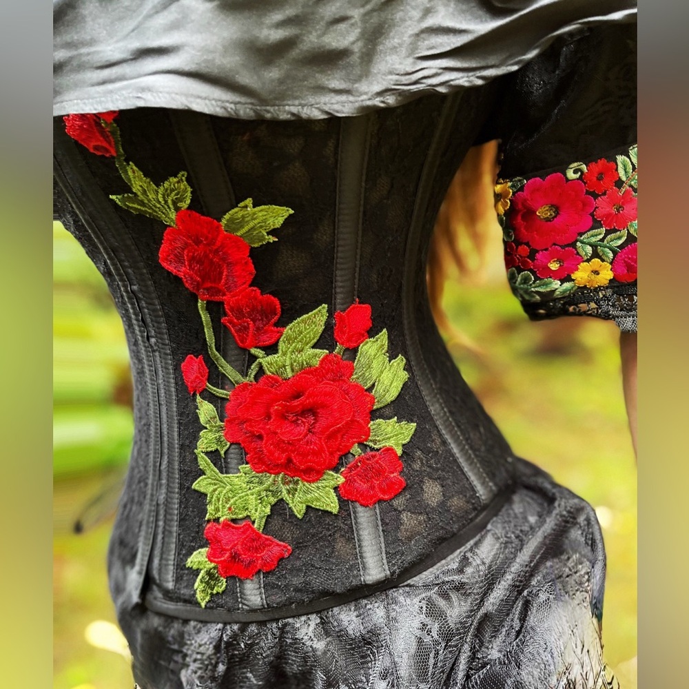 Black Embroidered Red Roses Stays Lace Corset